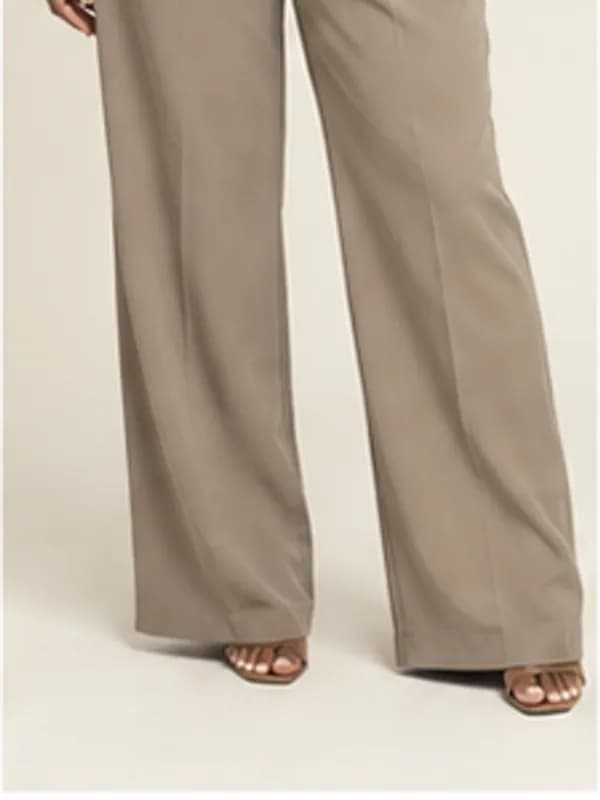 Keta cropped knit top, Cream, silhouette detail
